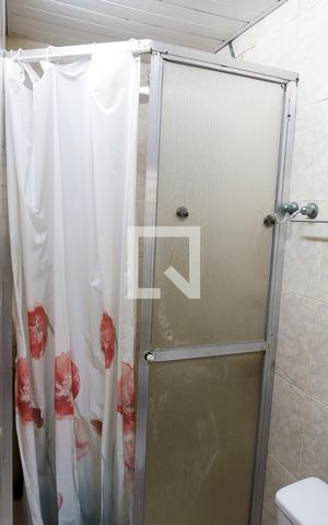 Casa à venda com 226m², 2 quartos e 2 vagas Casa à venda com 226m², 2 quartos e 2 vagasBanheiro da Suíte 1