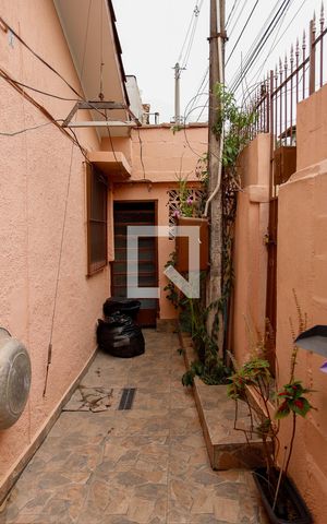Casa à venda com 226m², 2 quartos e 2 vagas Casa à venda com 226m², 2 quartos e 2 vagasquintal