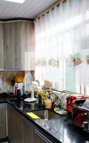 Casa à venda com 226m², 2 quartos e 2 vagas Casa à venda com 226m², 2 quartos e 2 vagascozinha