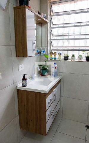 Casa à venda com 226m², 2 quartos e 2 vagas Casa à venda com 226m², 2 quartos e 2 vagasBanheiro