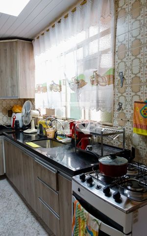 Casa à venda com 226m², 2 quartos e 2 vagas Casa à venda com 226m², 2 quartos e 2 vagascozinha