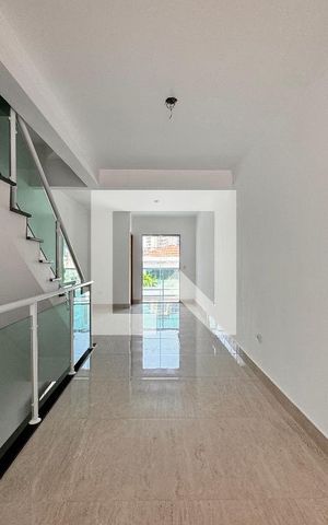 Casa à venda com 150m², 2 quartos e 2 vagas Casa à venda com 150m², 2 quartos e 2 vagasSala