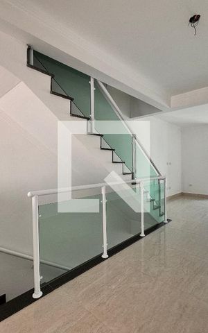 Casa à venda com 150m², 2 quartos e 2 vagas Casa à venda com 150m², 2 quartos e 2 vagasSala