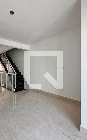 Casa à venda com 150m², 2 quartos e 2 vagas Casa à venda com 150m², 2 quartos e 2 vagasSala