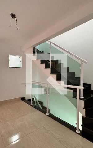 Casa à venda com 150m², 2 quartos e 2 vagas Casa à venda com 150m², 2 quartos e 2 vagasHall entre os quartos