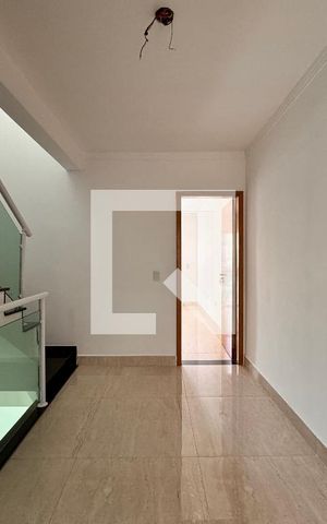 Casa à venda com 150m², 2 quartos e 2 vagas Casa à venda com 150m², 2 quartos e 2 vagasHall entre os quartos