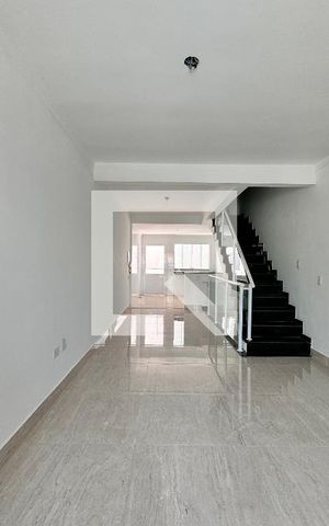 Casa à venda com 150m², 2 quartos e 2 vagas Casa à venda com 150m², 2 quartos e 2 vagasSala