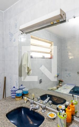 Casa à venda com 169m², 3 quartos e 2 vagas Casa à venda com 169m², 3 quartos e 2 vagasEspelho