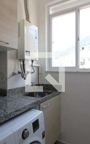 Apartamento à venda com 72m², 3 quartos e 1 vagaÁrea de Serviço