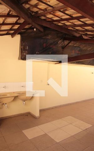 Casa para alugar com 60m², 2 quartos e 1 vagaÁrea de Serviço