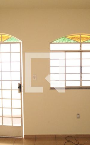 Casa para alugar com 60m², 2 quartos e 1 vagaSala