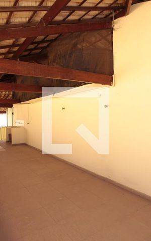 Casa para alugar com 60m², 2 quartos e 1 vagaÁrea de Serviço