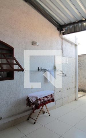 Casa à venda com 360m², 3 quartos e 3 vagasArea de Serviço