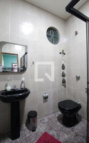 Casa à venda com 360m², 3 quartos e 3 vagasBanheiro Social 1