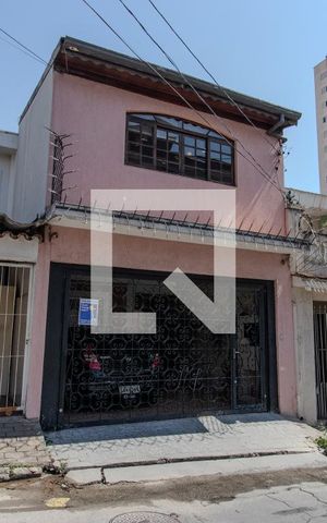 Casa à venda com 123m², 3 quartos e 2 vagas Casa à venda com 123m², 3 quartos e 2 vagasFachada