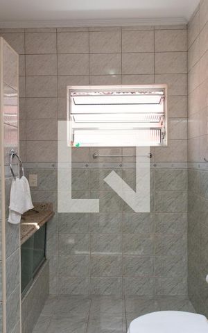 Casa à venda com 123m², 3 quartos e 2 vagas Casa à venda com 123m², 3 quartos e 2 vagasBanheiro