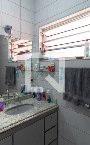 Casa à venda com 123m², 3 quartos e 2 vagas Casa à venda com 123m², 3 quartos e 2 vagasBanheiro da Suíte