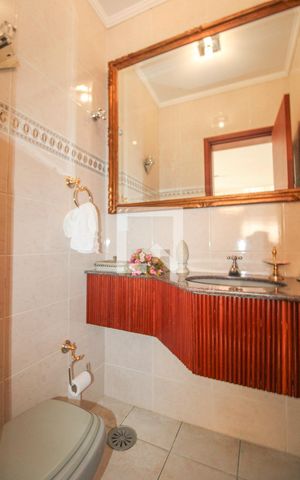 Apartamento à venda com 280m², 4 quartos e 3 vagas Apartamento à venda com 280m², 4 quartos e 3 vagasLavabo