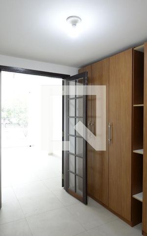 Casa à venda com 612m², 3 quartos e 3 vagasQuarto de Serviço
