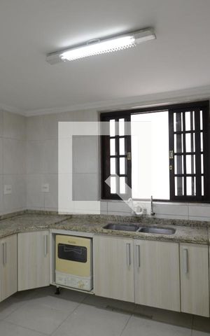 Casa à venda com 612m², 3 quartos e 3 vagasCozinha