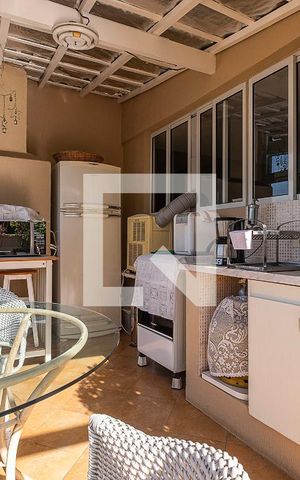 Casa à venda com 360m², 4 quartos e 3 vagas Casa à venda com 360m², 4 quartos e 3 vagasEscritório - Varanda