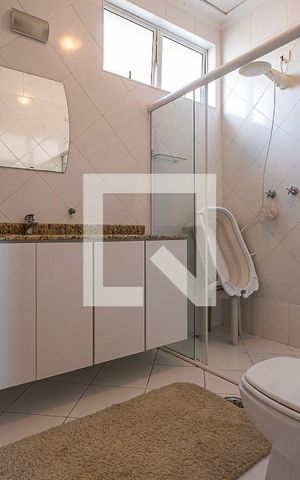 Casa à venda com 360m², 4 quartos e 3 vagas Casa à venda com 360m², 4 quartos e 3 vagasBanheiro Suíte 4