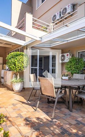 Casa à venda com 360m², 4 quartos e 3 vagas Casa à venda com 360m², 4 quartos e 3 vagasEscritório - Varanda