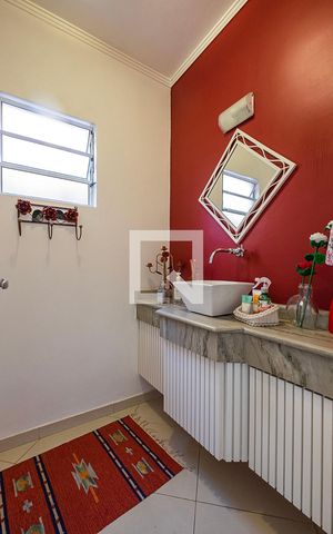 Casa à venda com 360m², 4 quartos e 3 vagas Casa à venda com 360m², 4 quartos e 3 vagasLavabo