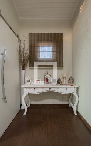 Casa à venda com 203m², 4 quartos e 2 vagas Casa à venda com 203m², 4 quartos e 2 vagasCorredor