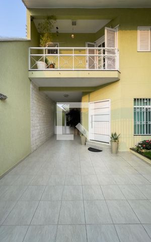 Casa à venda com 203m², 4 quartos e 2 vagas Casa à venda com 203m², 4 quartos e 2 vagasGaragem