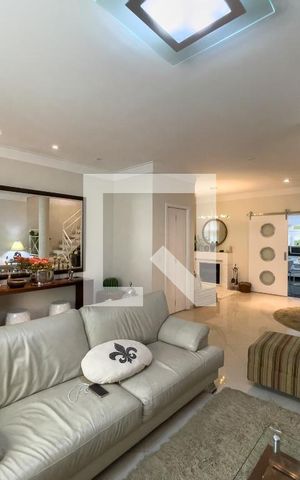 Casa à venda com 203m², 4 quartos e 2 vagas Casa à venda com 203m², 4 quartos e 2 vagasSala
