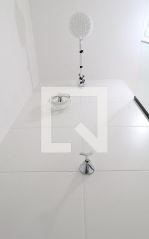 Apartamento para alugar com 34m², 2 quartos e sem vagaBanheiro