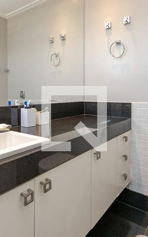 Apartamento à venda com 379m², 4 quartos e 4 vagas Apartamento à venda com 379m², 4 quartos e 4 vagasBanheiro Suíte 3