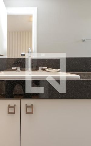 Apartamento à venda com 379m², 4 quartos e 4 vagas Apartamento à venda com 379m², 4 quartos e 4 vagasBanheiro Suíte 2