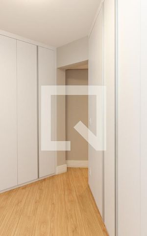 Apartamento à venda com 379m², 4 quartos e 4 vagas Apartamento à venda com 379m², 4 quartos e 4 vagasCloset Suíte 1