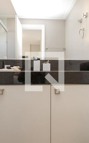 Apartamento à venda com 379m², 4 quartos e 4 vagas Apartamento à venda com 379m², 4 quartos e 4 vagasBanheiro Suíte 3