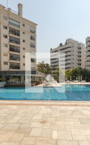 Apartamento à venda com 379m², 4 quartos e 4 vagas Apartamento à venda com 379m², 4 quartos e 4 vagasPiscina