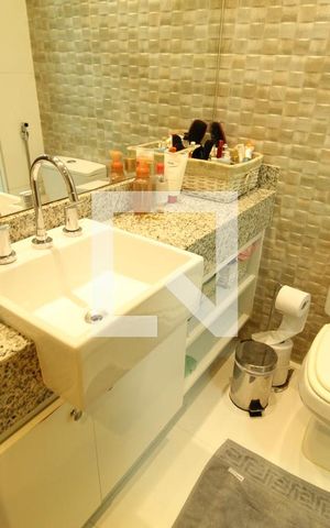 Apartamento à venda com 72m², 2 quartos e 1 vagaBanheiro da suíte 