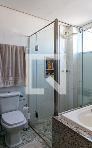 Apartamento à venda com 146m², 3 quartos e 4 vagas Apartamento à venda com 146m², 3 quartos e 4 vagasBanheiro