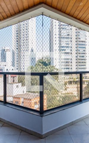 Apartamento à venda com 242m², 4 quartos e 4 vagas Apartamento à venda com 242m², 4 quartos e 4 vagasVaranda