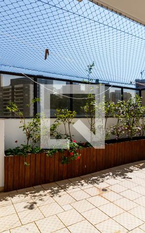 Apartamento à venda com 242m², 4 quartos e 4 vagas Apartamento à venda com 242m², 4 quartos e 4 vagasCobertura