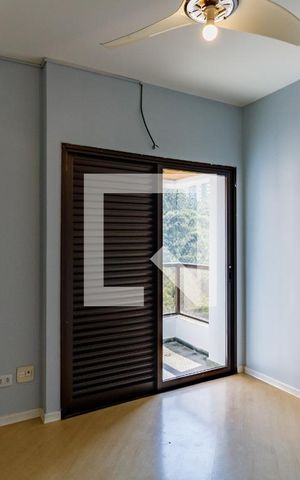 Apartamento à venda com 242m², 4 quartos e 4 vagas Apartamento à venda com 242m², 4 quartos e 4 vagasSuíte 3