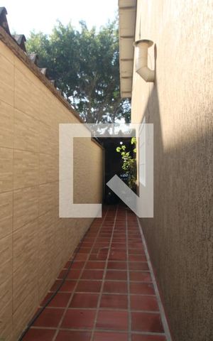 Casa à venda com 250m², 3 quartos e 2 vagasQuintal lateral