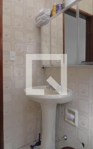 Casa à venda com 250m², 3 quartos e 2 vagasBanheiro da suíte