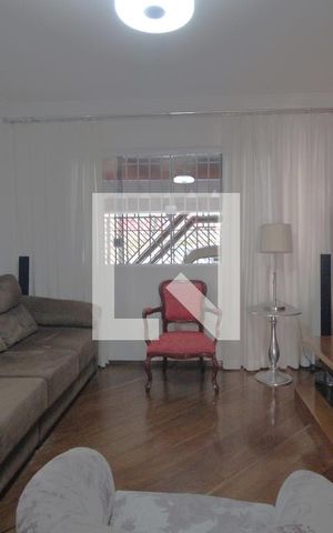 Casa à venda com 250m², 3 quartos e 2 vagasSala
