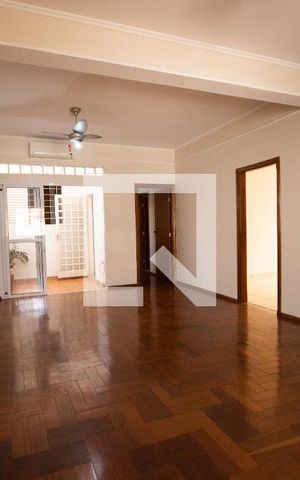 Casa para alugar com 261m², 5 quartos e 3 vagasSala