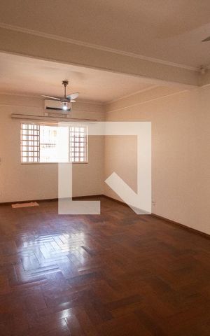 Casa para alugar com 261m², 5 quartos e 3 vagasSala
