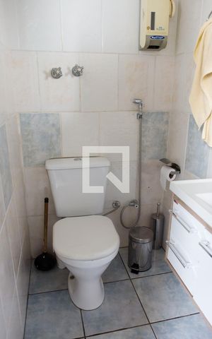 Casa à venda com 222m², 3 quartos e 2 vagas Casa à venda com 222m², 3 quartos e 2 vagasBanheiro
