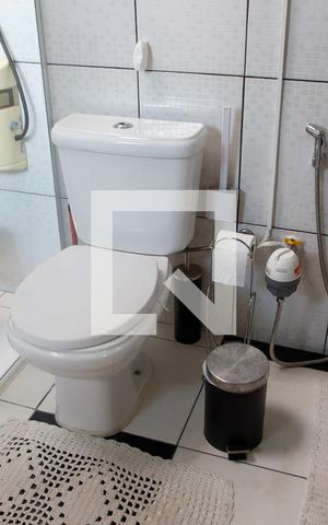 Casa à venda com 222m², 3 quartos e 2 vagas Casa à venda com 222m², 3 quartos e 2 vagasBanheiro da Suíte 2