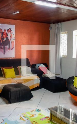 Casa à venda com 222m², 3 quartos e 2 vagas Casa à venda com 222m², 3 quartos e 2 vagasSala de TV